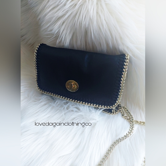 Steve Madden black cross body clutch with gold chain trip - Picture 3 of 7